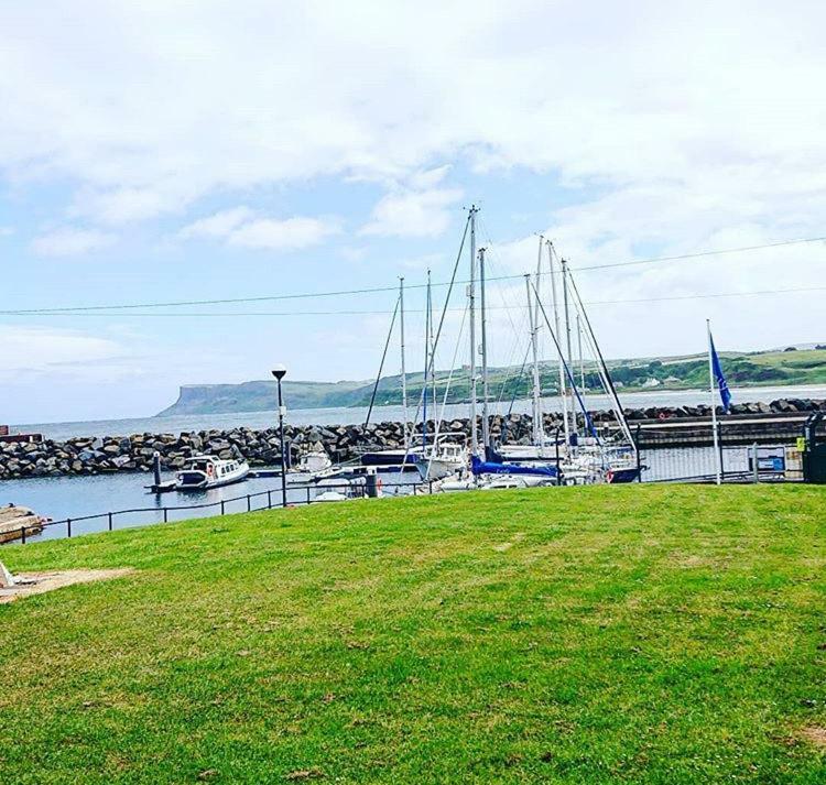 Spacious And Bright Town Centre Apartment Ballycastle Exteriér fotografie